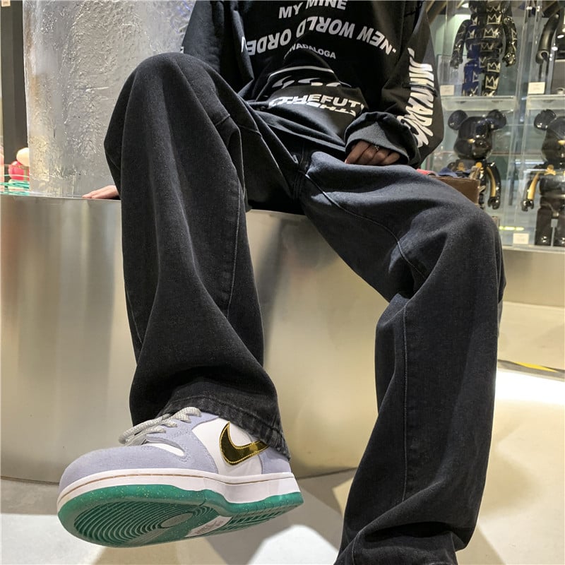 Men's stylish loose straight jeans