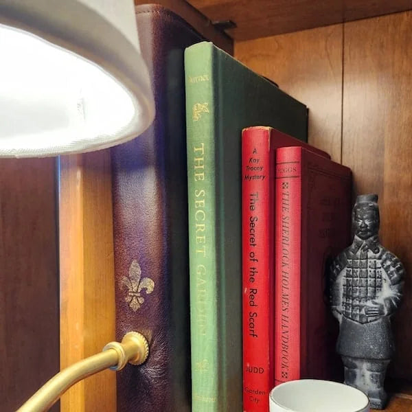 🔥This week's hot sale🔥 Classic Literature Lamp