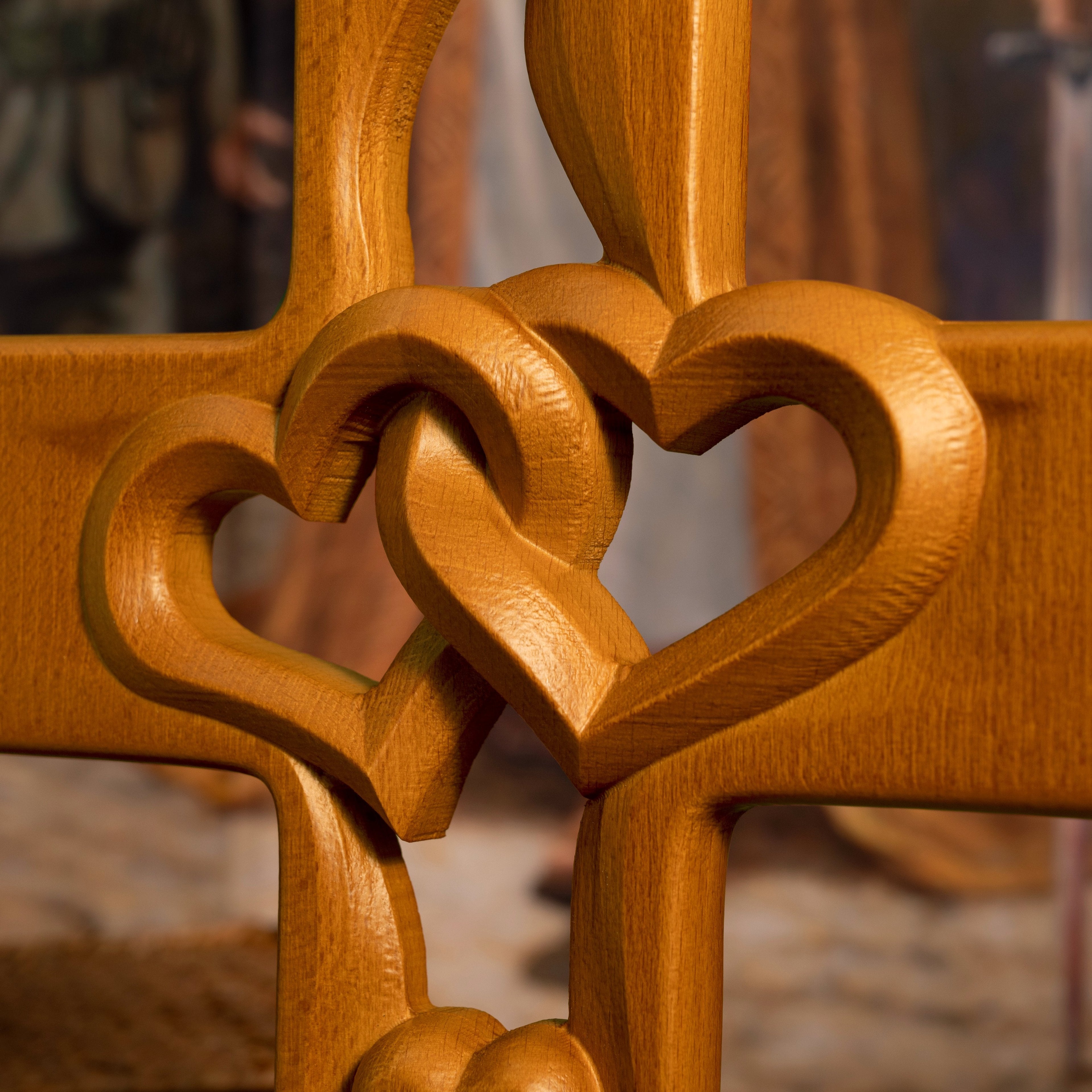 🔥This week's hot sale🔥 interwoven heart shaped wooden crossing